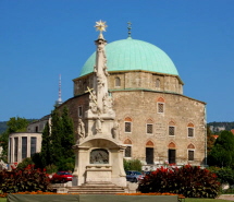 La moschea turca nella piazza Szchenyi